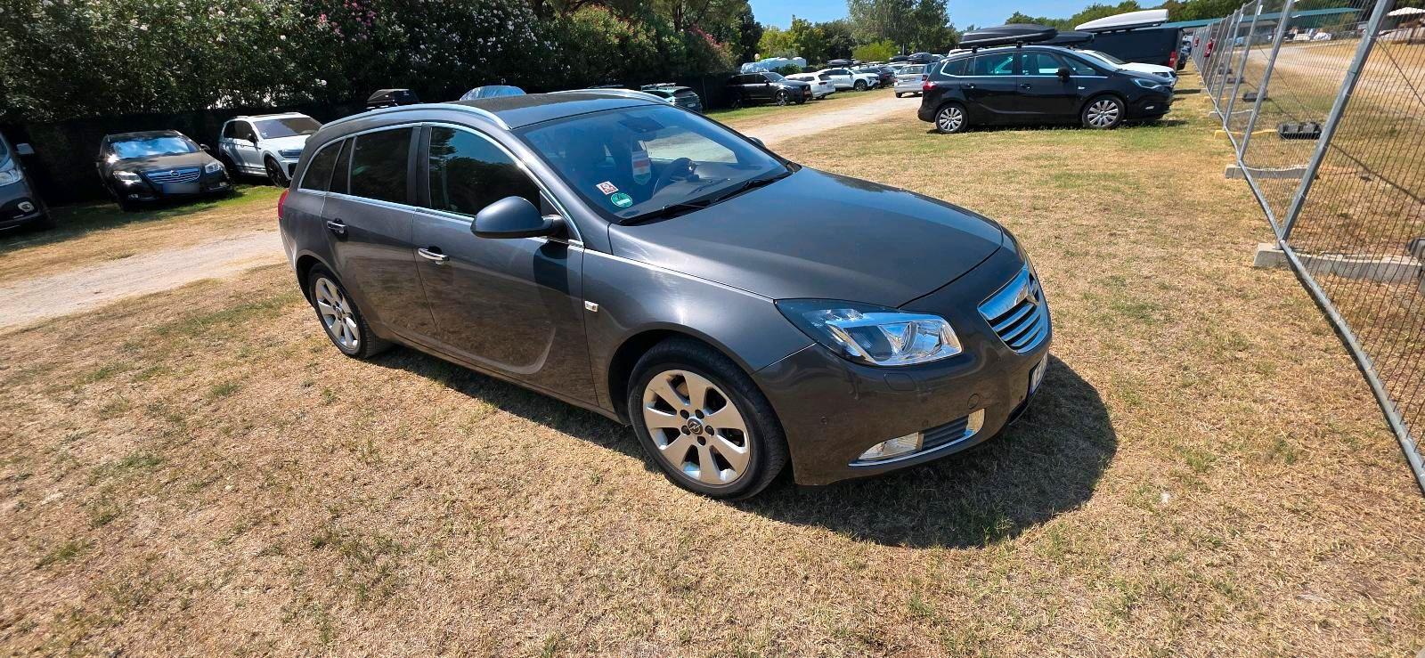 Opel Insignia 2011 — interior