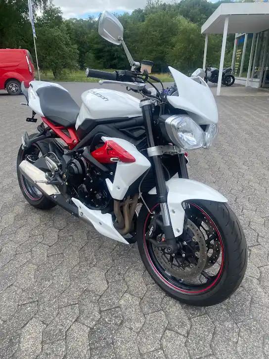 Triumph STREET TRIPLE R
