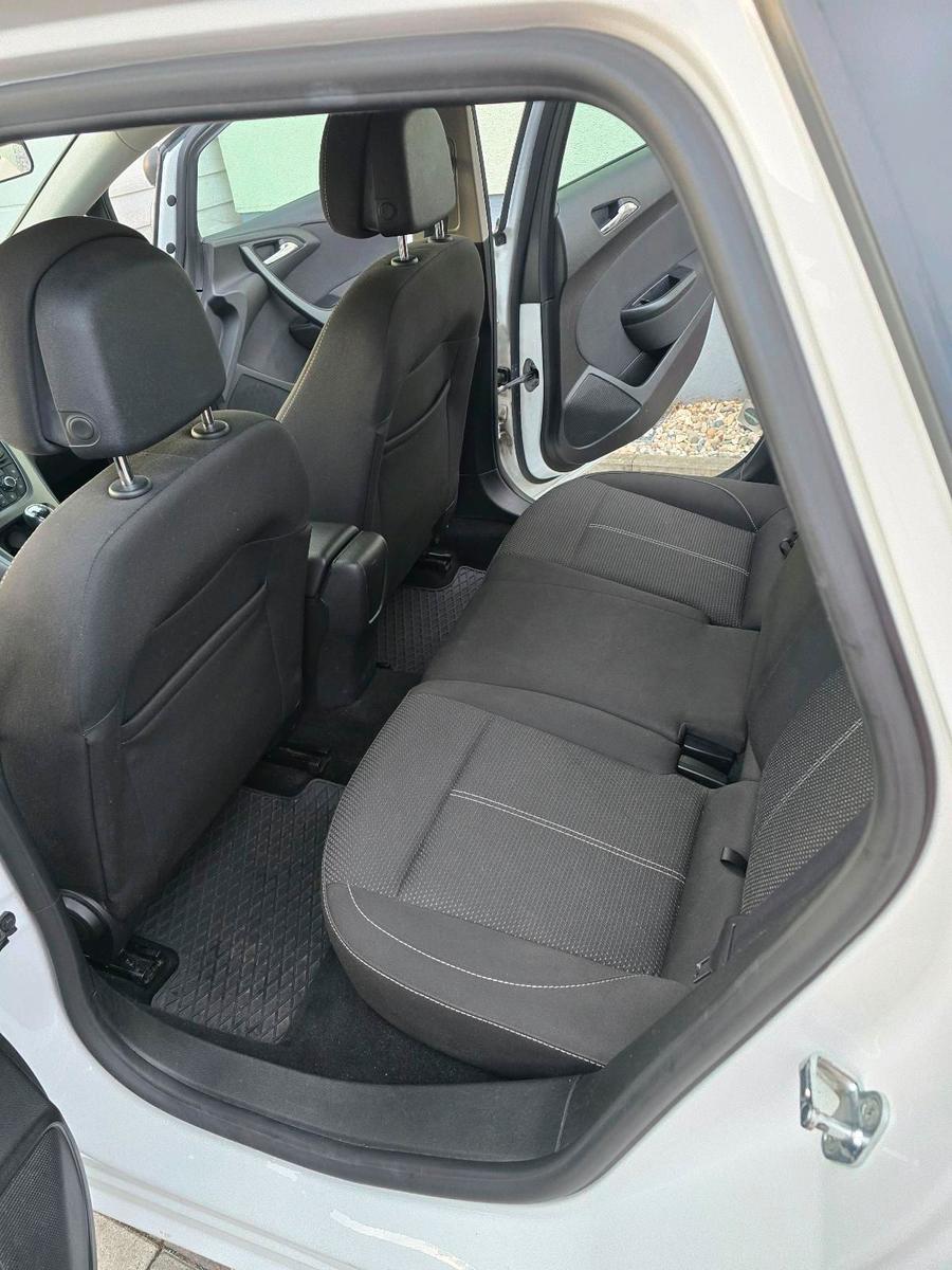 Opel Astra 2014 — photo 11