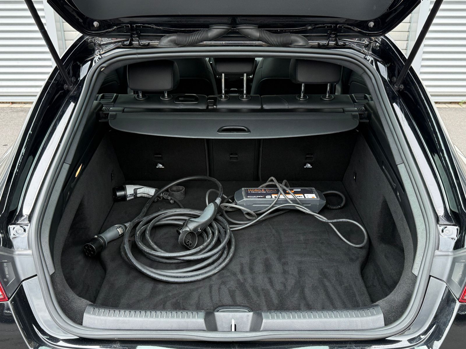 Fahrzeugabbildung Mercedes-Benz CLA 250e Shooting Brake Aut Leder Navi LED SHZ