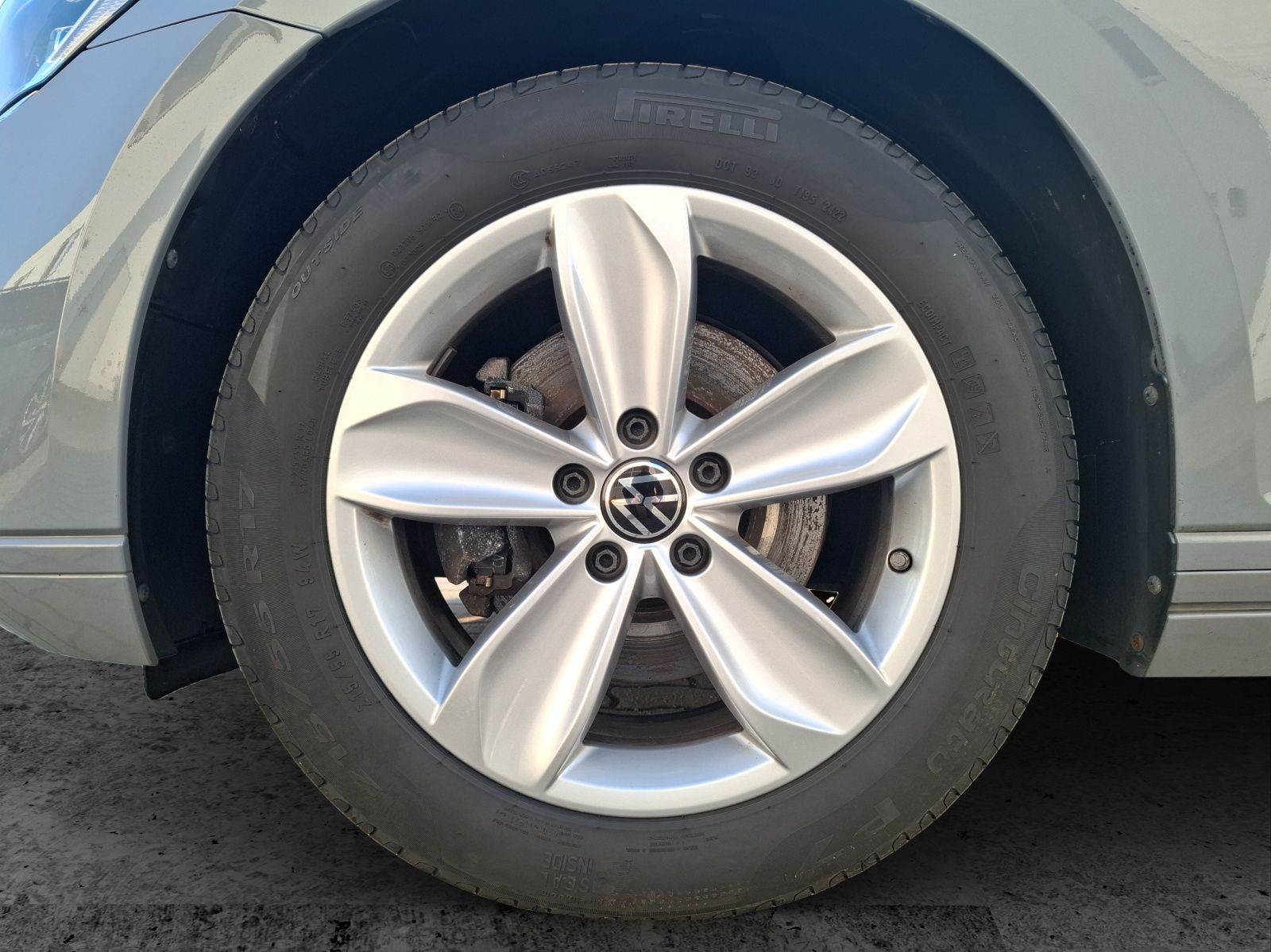 Fahrzeugabbildung Volkswagen Passat Variant TSI Business DSG Matrix Standhzg.