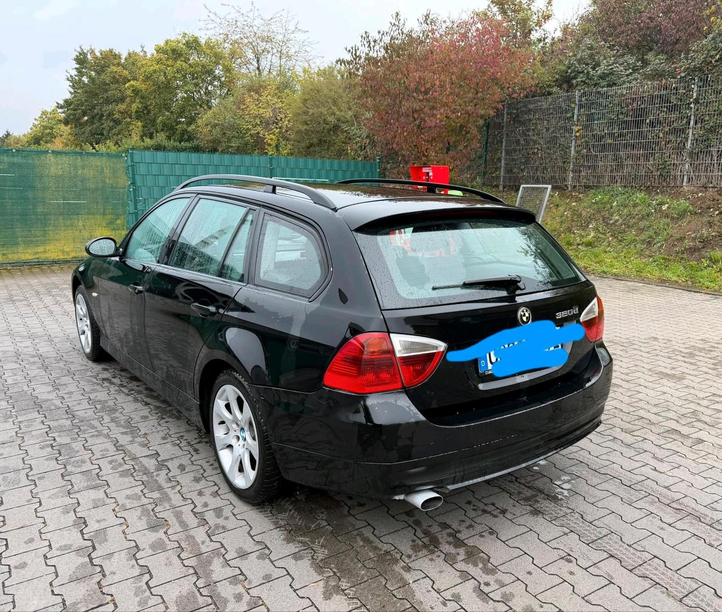 BMW 320 2005 — rear view