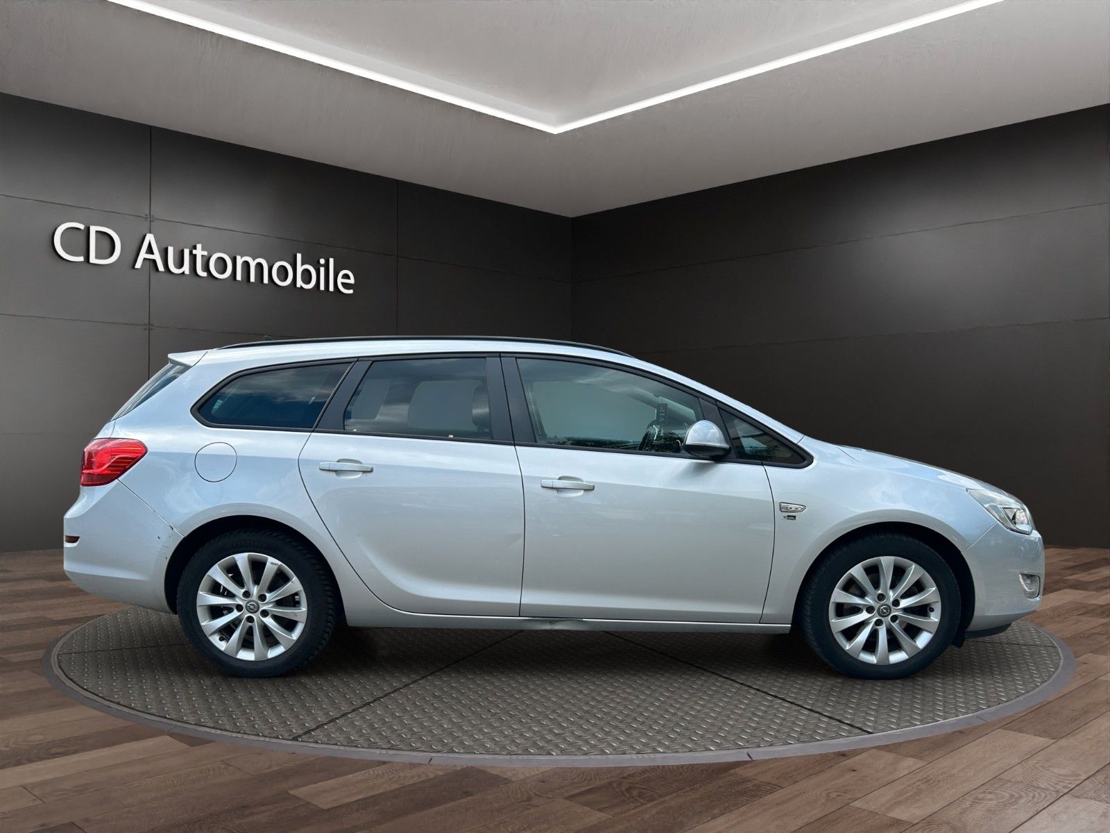 Fahrzeugabbildung Opel Astra J Sports Tourer 150 Jahre Klima/TÜV NEU