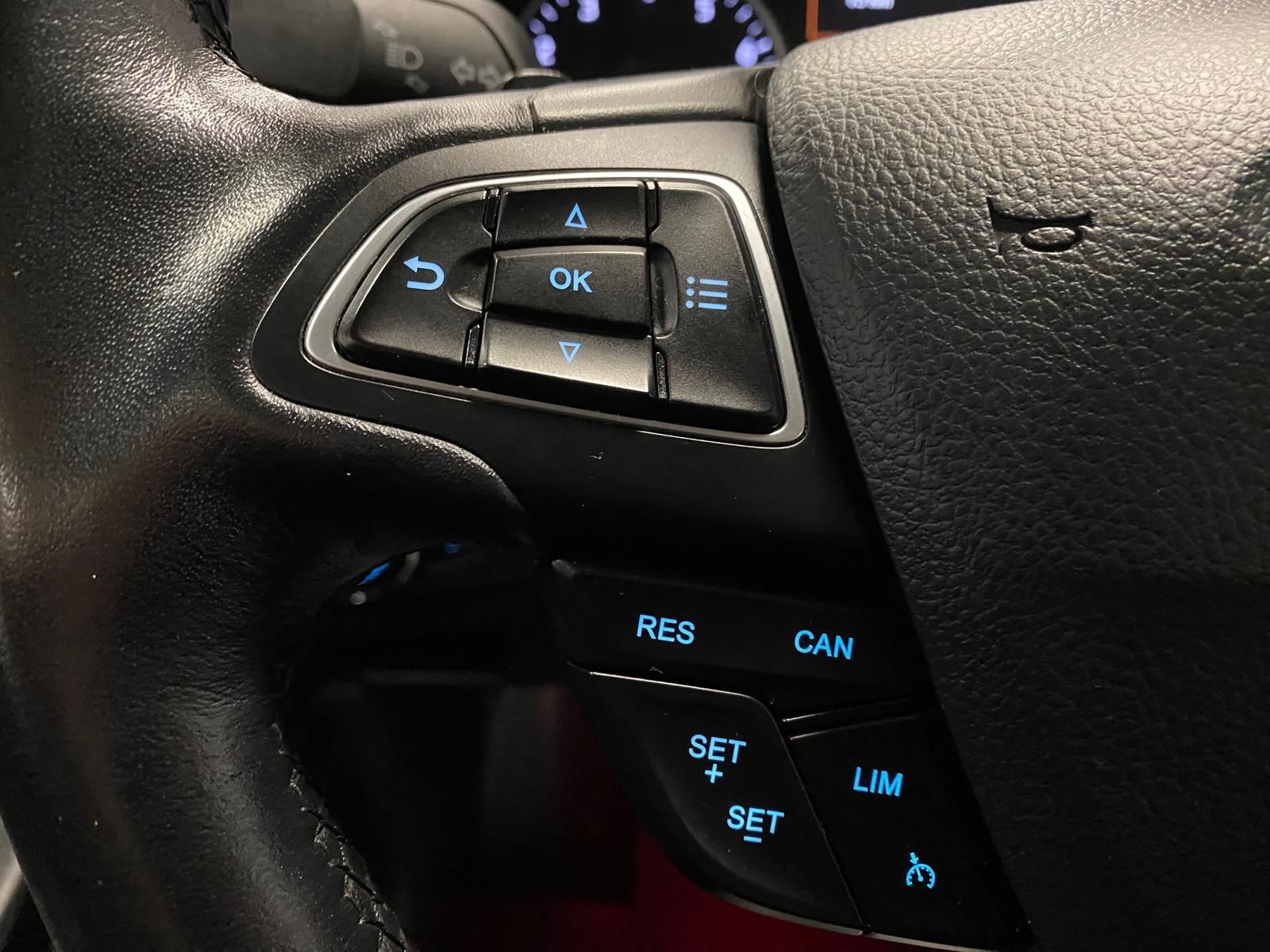 Fahrzeugabbildung Ford EcoSport 1.0 Titanium Automatik+AHK++NAVIGATION+