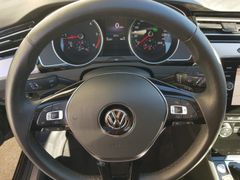 Fahrzeugabbildung Volkswagen Passat Variant Highline Navi LED SiHz ACC Pano