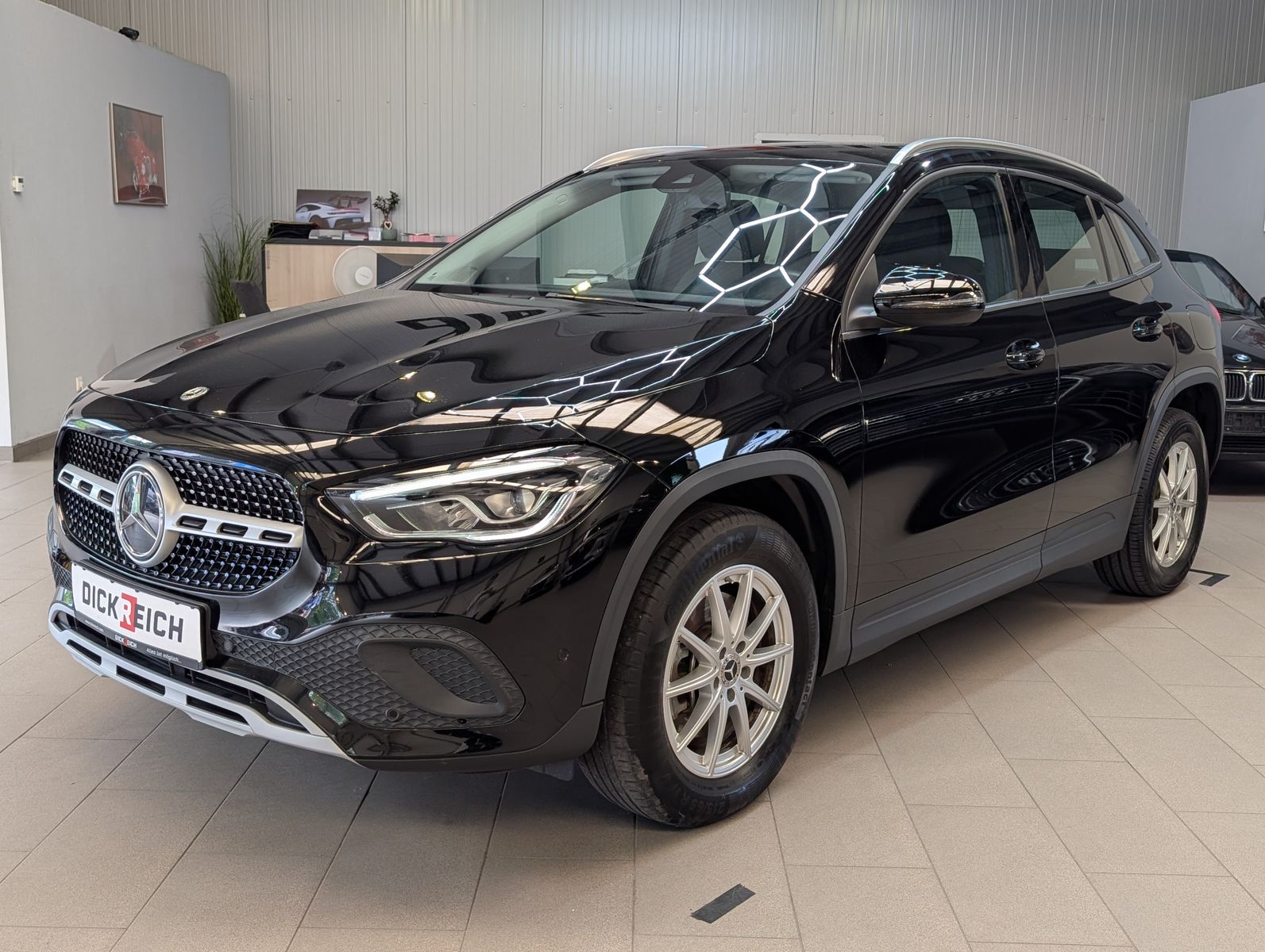 Fahrzeugabbildung Mercedes-Benz GLA 250 e EQ LED*NAVI*CARPLAY*SPURH.*PARKASSIST*