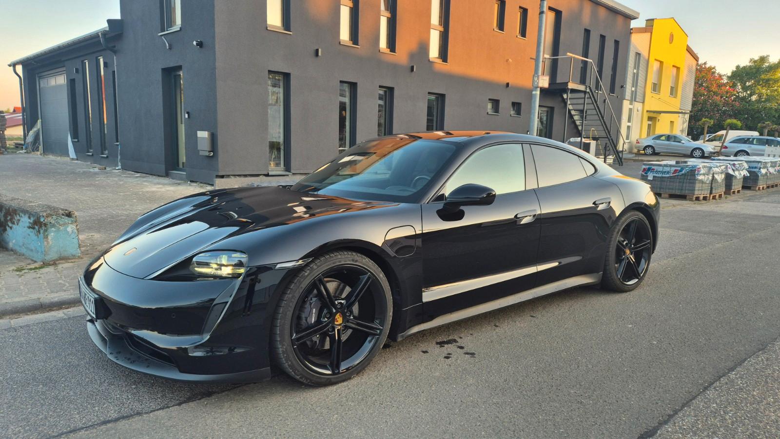 Porsche Taycan Approv/ Luft/Perform Batt+/Pano