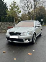 Skoda Octavia 2.0 TDI DSG RS Combi RS - Skoda Octavia aus 2011: Combi RS