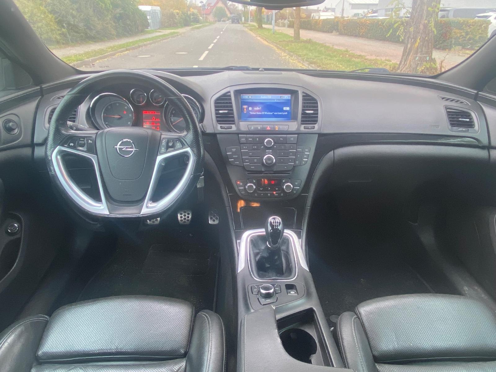 Opel Insignia 2011 — photo 10
