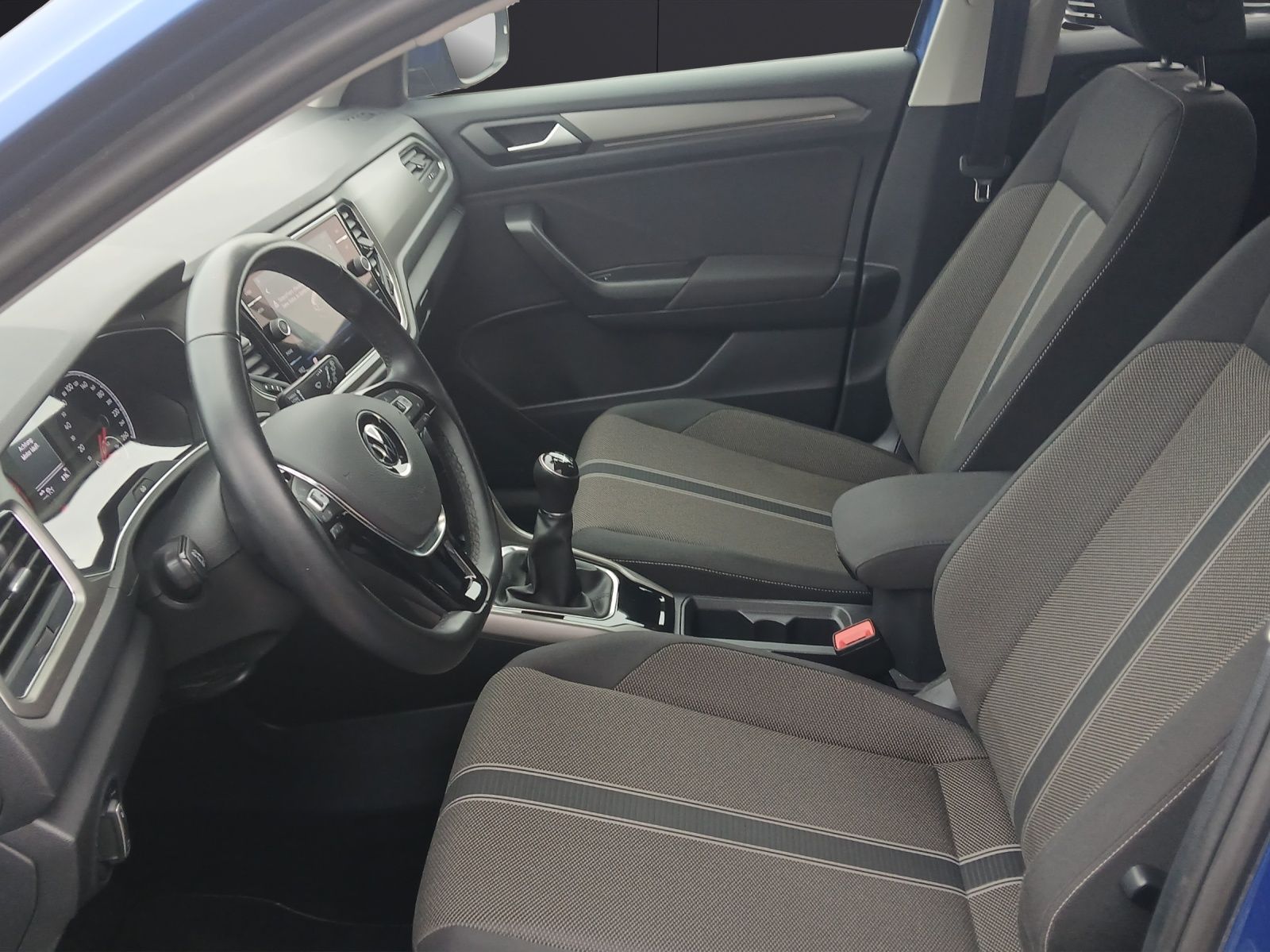 Fahrzeugabbildung Volkswagen T-Roc TSI Style LED AHK Navi ACC RFK SHZ