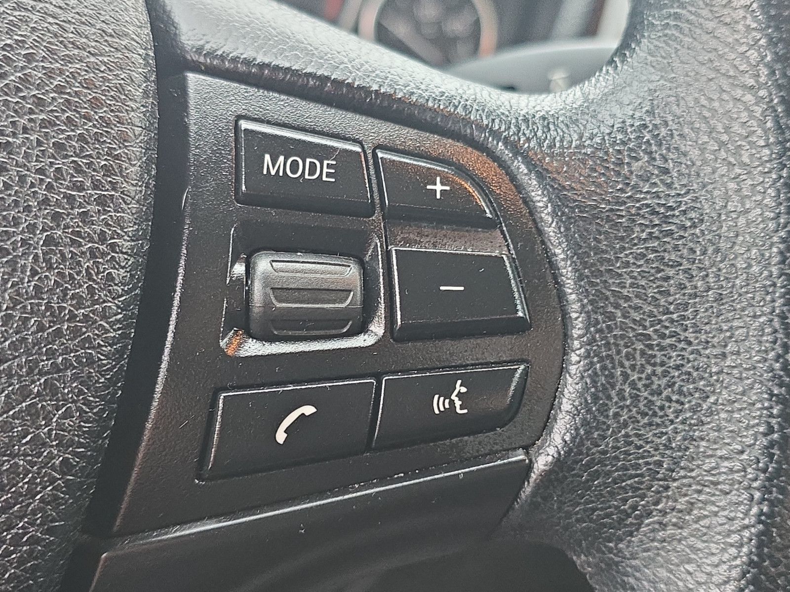 Fahrzeugabbildung BMW 320 i+NAVI BUSINES+PDC+SHZ