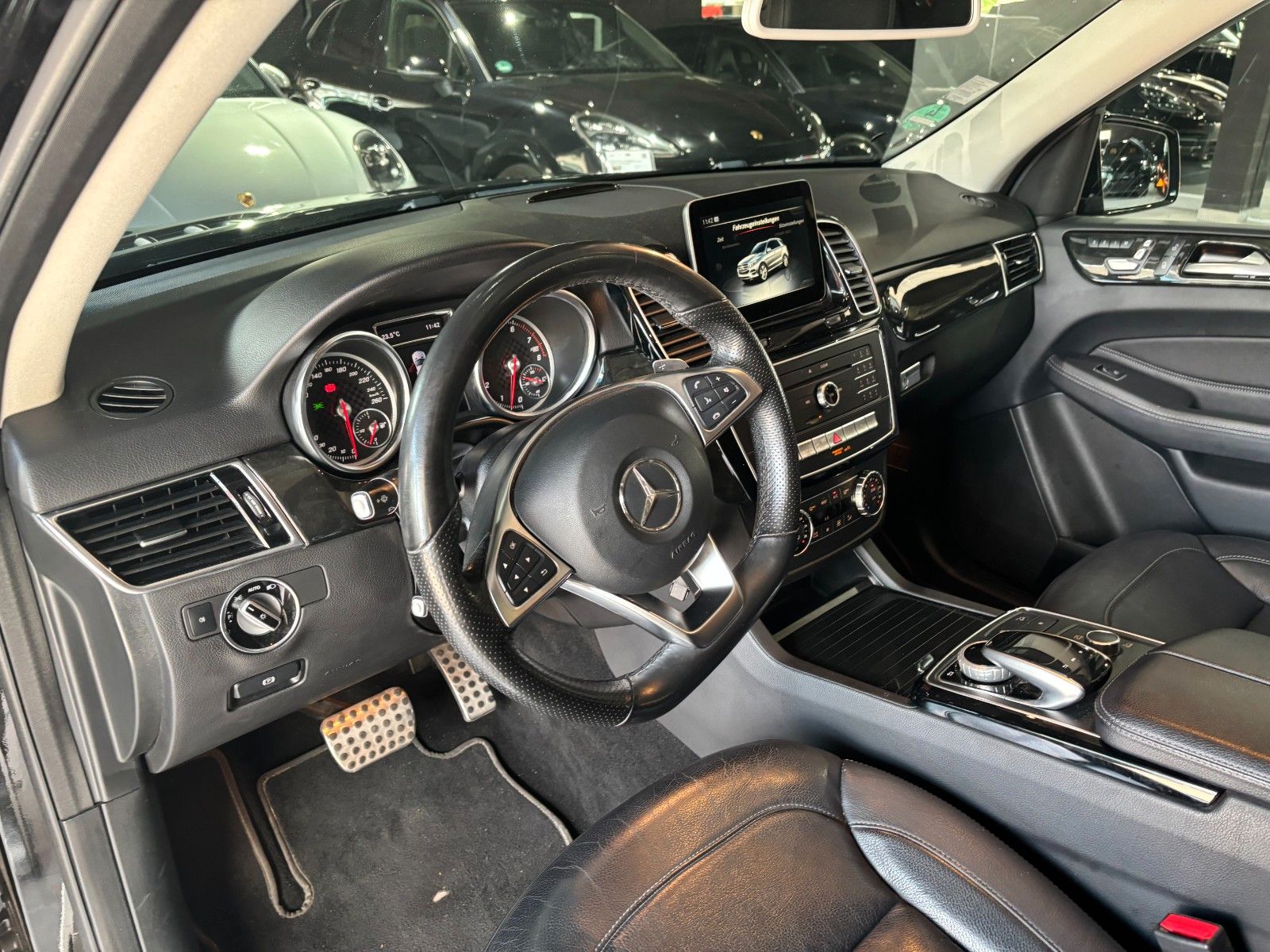 Fahrzeugabbildung Mercedes-Benz GLE 43 AMG 4Matic /PANO/MEMORY/360°/AMBIENTE