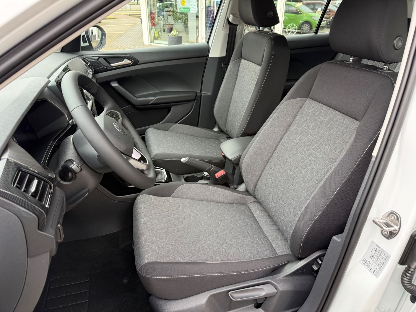 Fahrzeugabbildung Volkswagen T-Cross 1.0 TSI 70 kW Life LED ACC Apple CarPlay