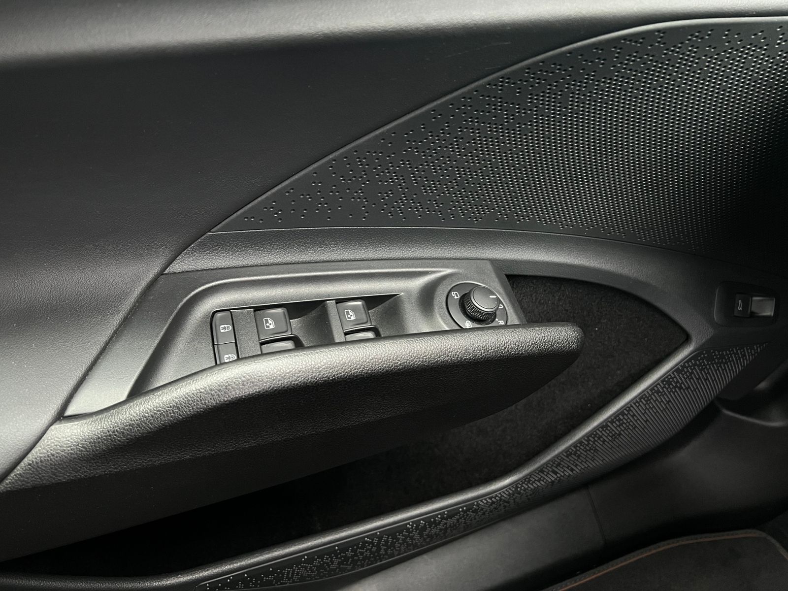 Fahrzeugabbildung SKODA Enyaq iV 80 Suite *AHK, Wärmepumpe, DCC, LED*