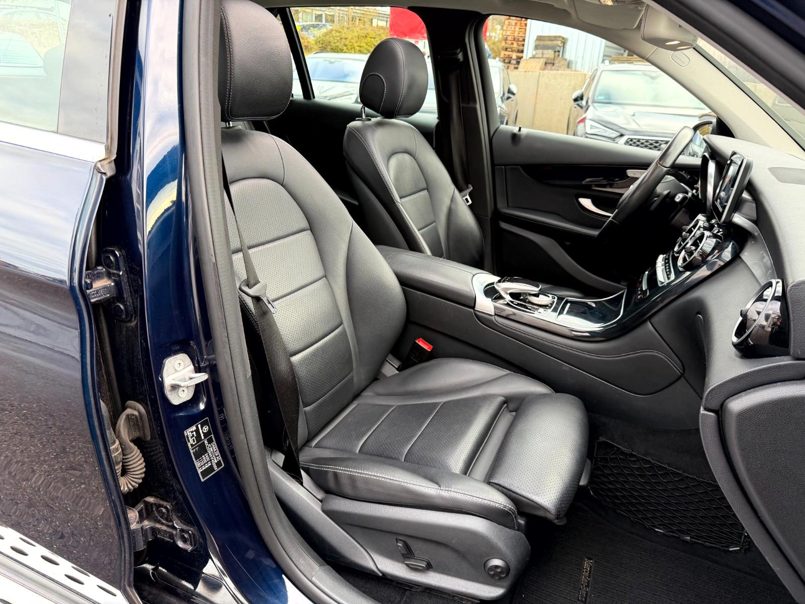 Mercedes-Benz GLC 300 4Matic Exclusive Pano_LED_Navi_HeadUp