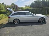 Mercedes-Benz C 63 AMG Mercedes-AMG C 63 T S Mercedes-AMG S - silberne Mercedes-Benz C 63 AMG
