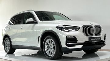 Fahrzeugabbildung BMW X5 xD40i Panorama Kamera Alarm AHK AdLED M Sport