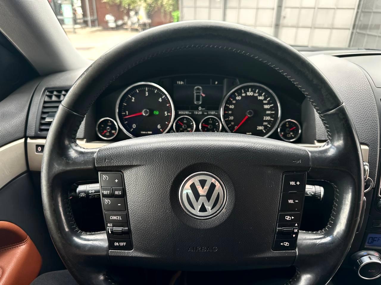 Volkswagen Touareg 2009 — photo 14
