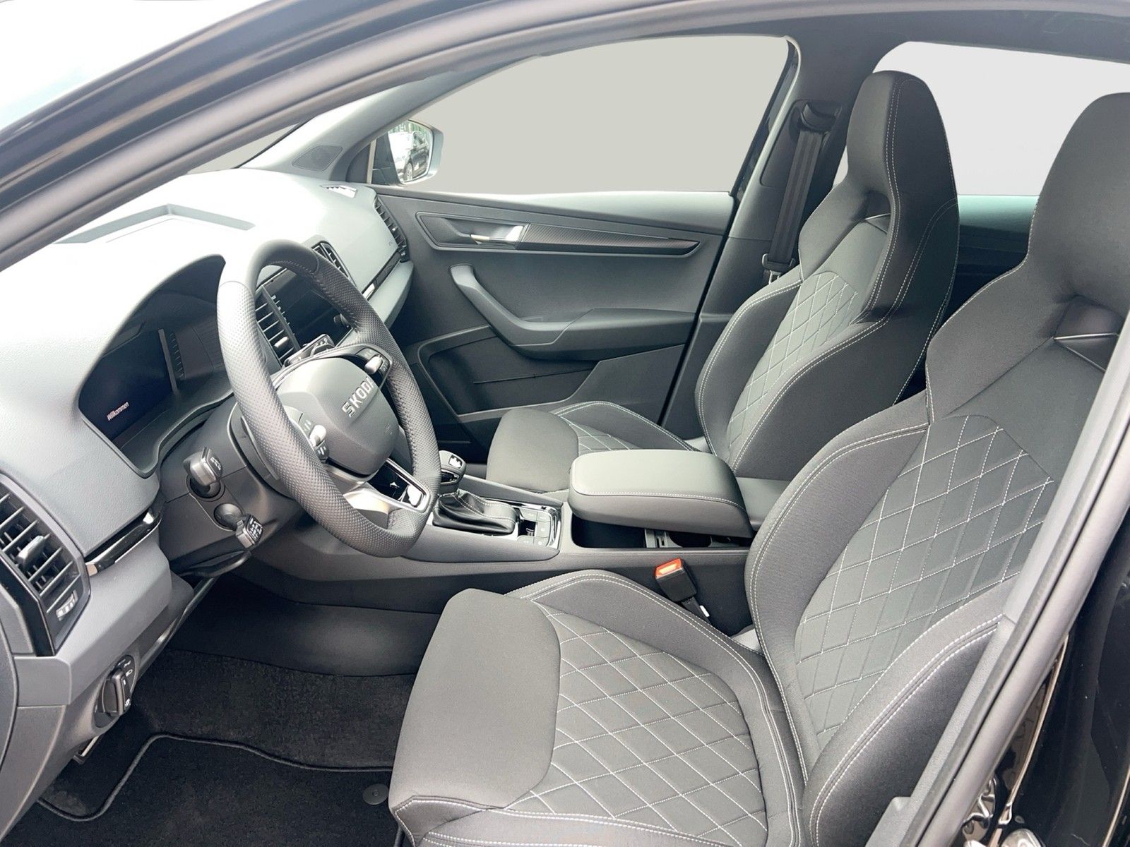 Fahrzeugabbildung SKODA Karoq TSI Sportline 4x4 AHZV MATRIX RFK ACC NSW