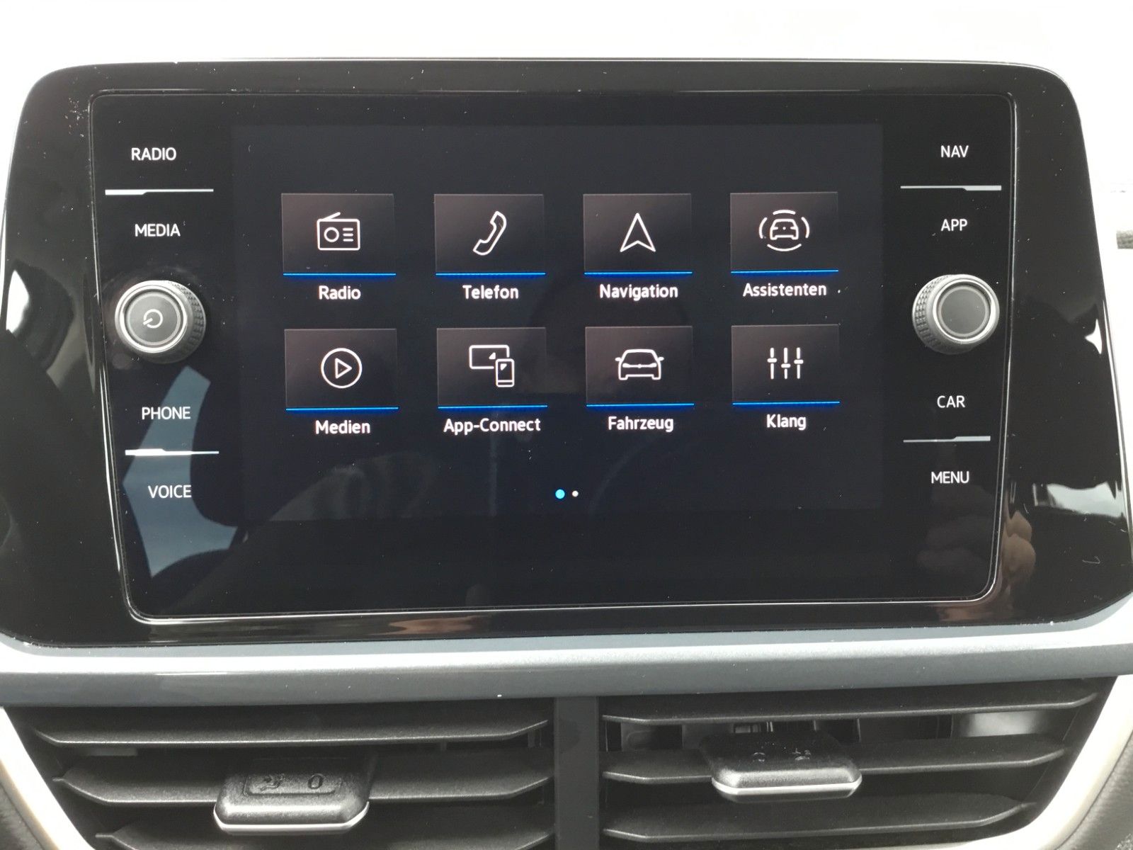 Fahrzeugabbildung Volkswagen T-Roc 1.5 TSI DSG Style+AHK+MatrixLED+ACC+Pano