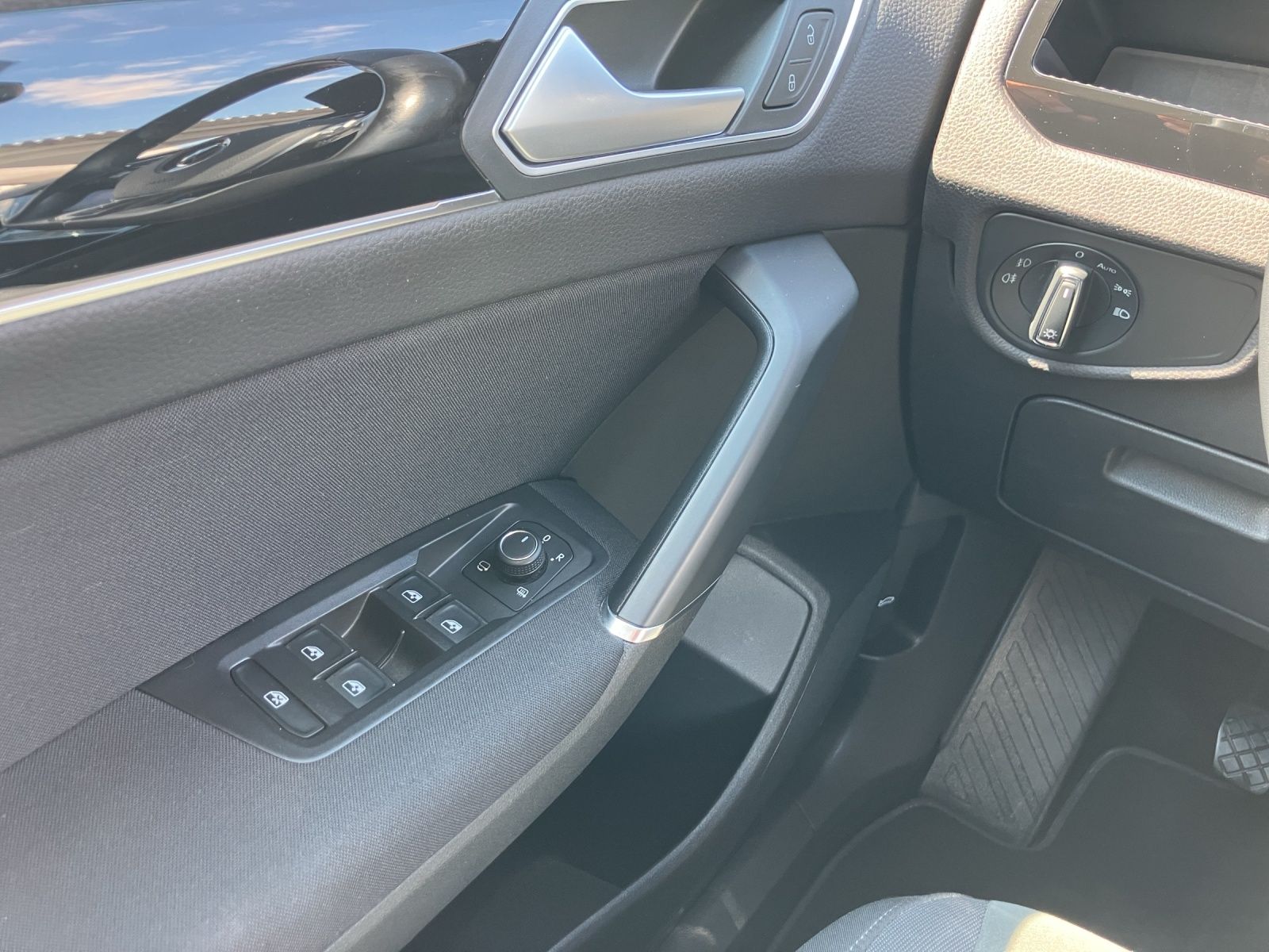 Fahrzeugabbildung Volkswagen Touran Highline BMT/Start-Stopp LED Climatronic