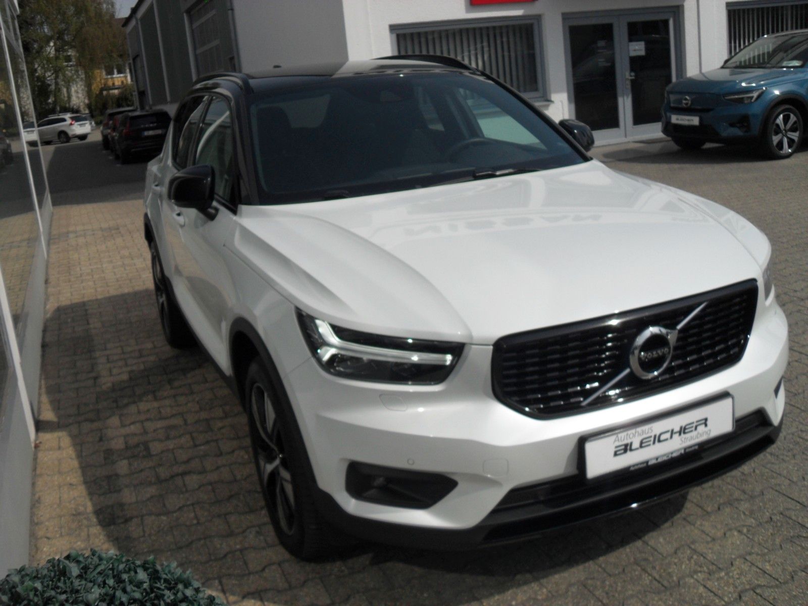 Fahrzeugabbildung Volvo XC 40 T5 R- Design Recharge Plug-In Hybrid