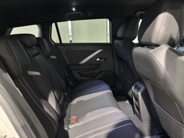 Fotografie 7 des Opel Astra Sports Tourer 1.2 Turbo Automatik GS