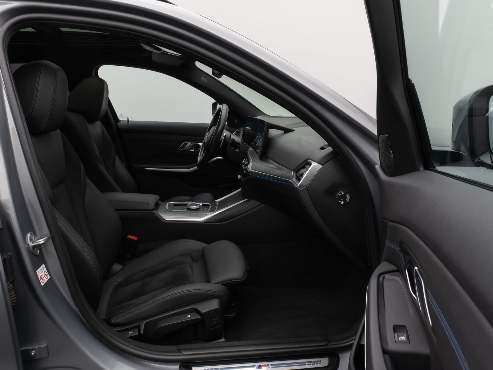 Fahrzeugabbildung BMW 330i M Sport Kamera DAB HUD H/K Komfort Panorama