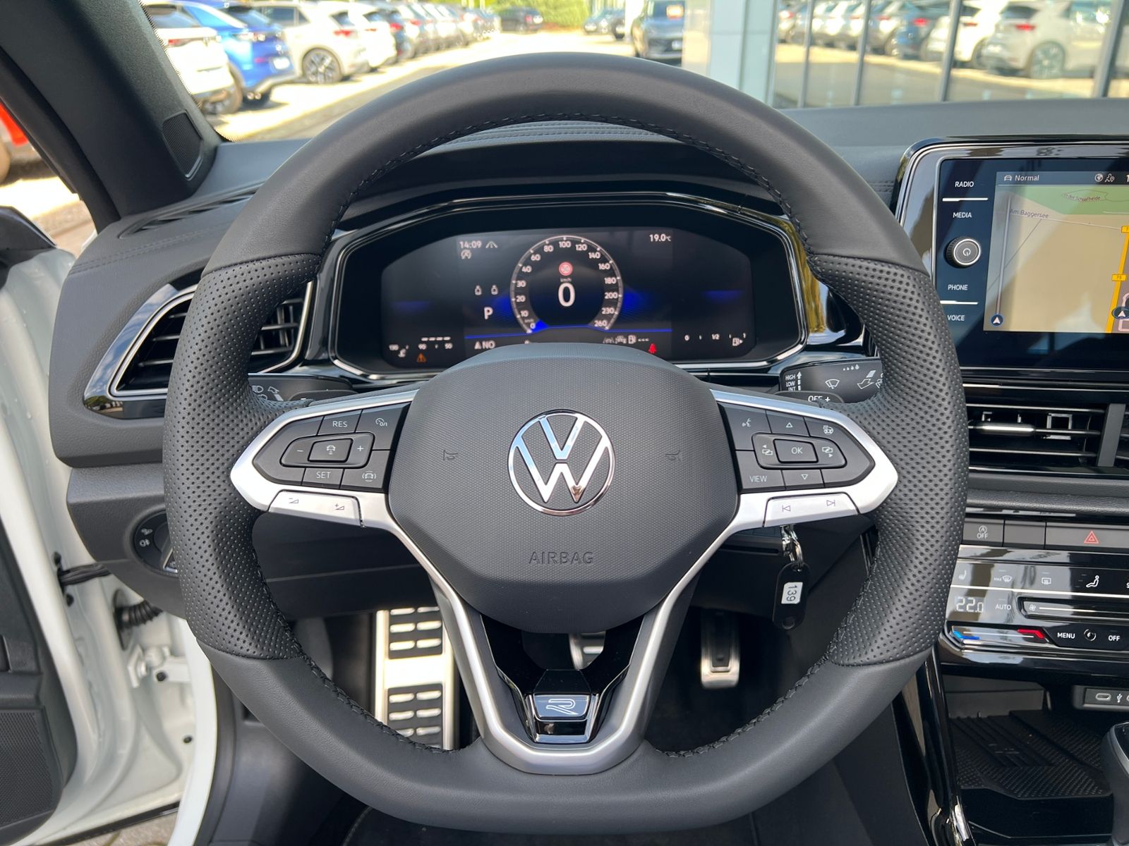 Fahrzeugabbildung Volkswagen T-Roc Cabriolet R-Line 1.5 TSI DSG *AHK, Soundsy