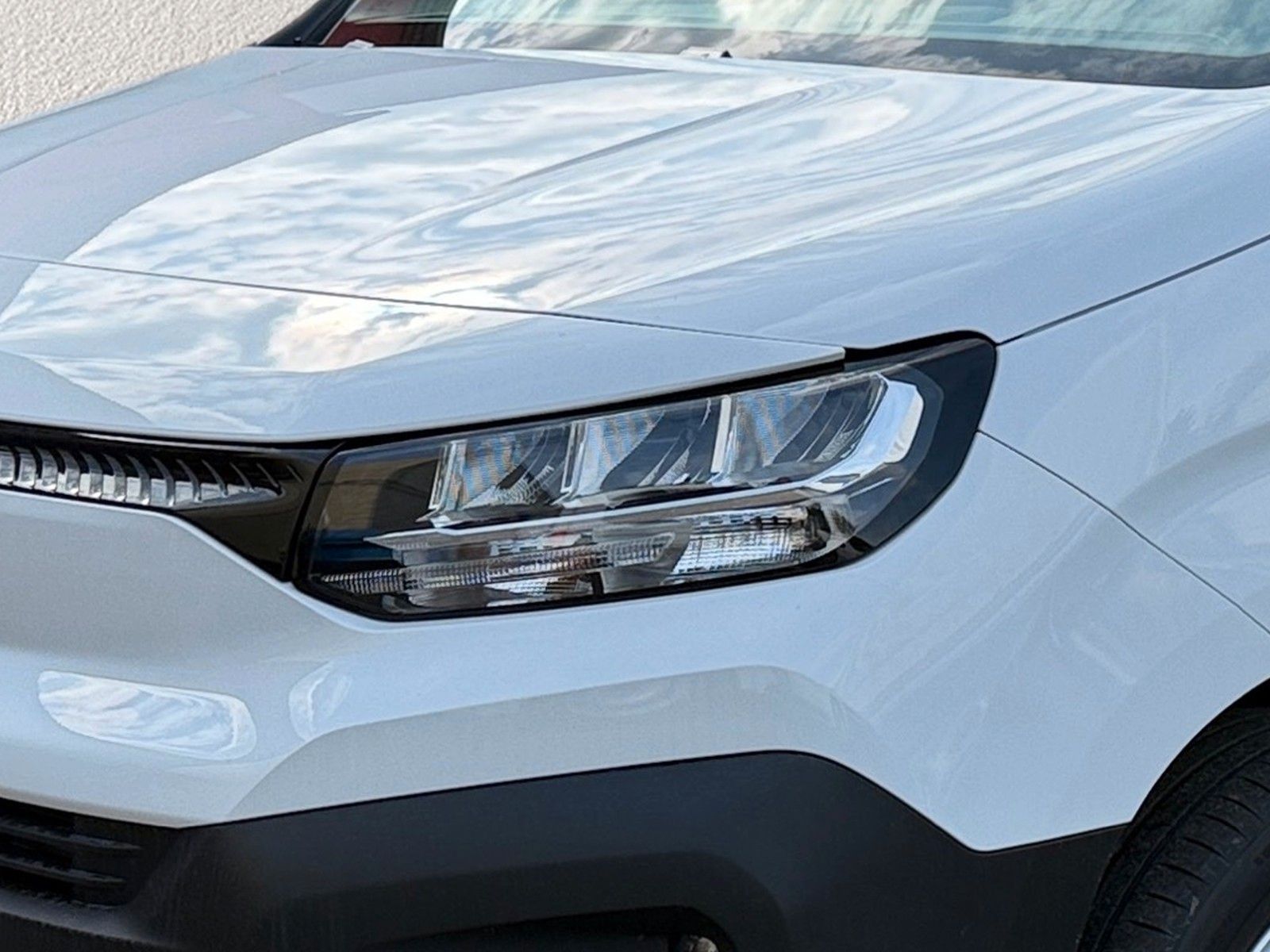 Fahrzeugabbildung Citroën Berlingo Kastenwagen XL Diesel 130 Automatk