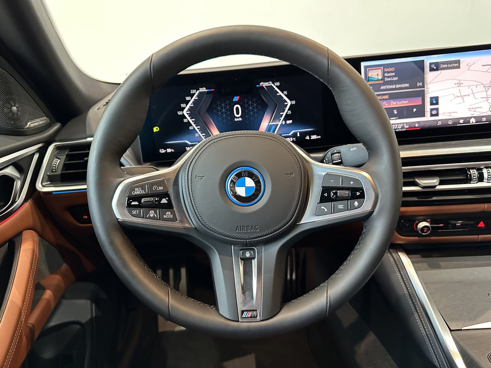 Fahrzeugabbildung BMW i4 eDrive35 AHK, Harman Kardon Surround System