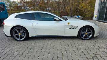 صورة 2 لـ 2016 Ferrari GTC4LUSSO