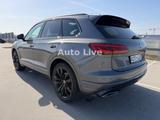 Volkswagen Touareg 3.0 TDI*R LINE*BlackS*PAN*MATRI*LUFT*VOL - Volkswagen Touareg mit Diesel-Antrieb