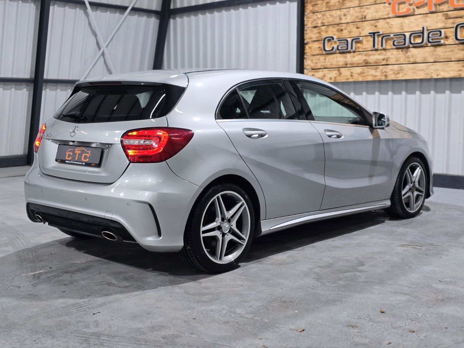 Fahrzeugabbildung Mercedes-Benz A250 AMG-Line/Panorama/Navi/8fach/TÜV-NEU