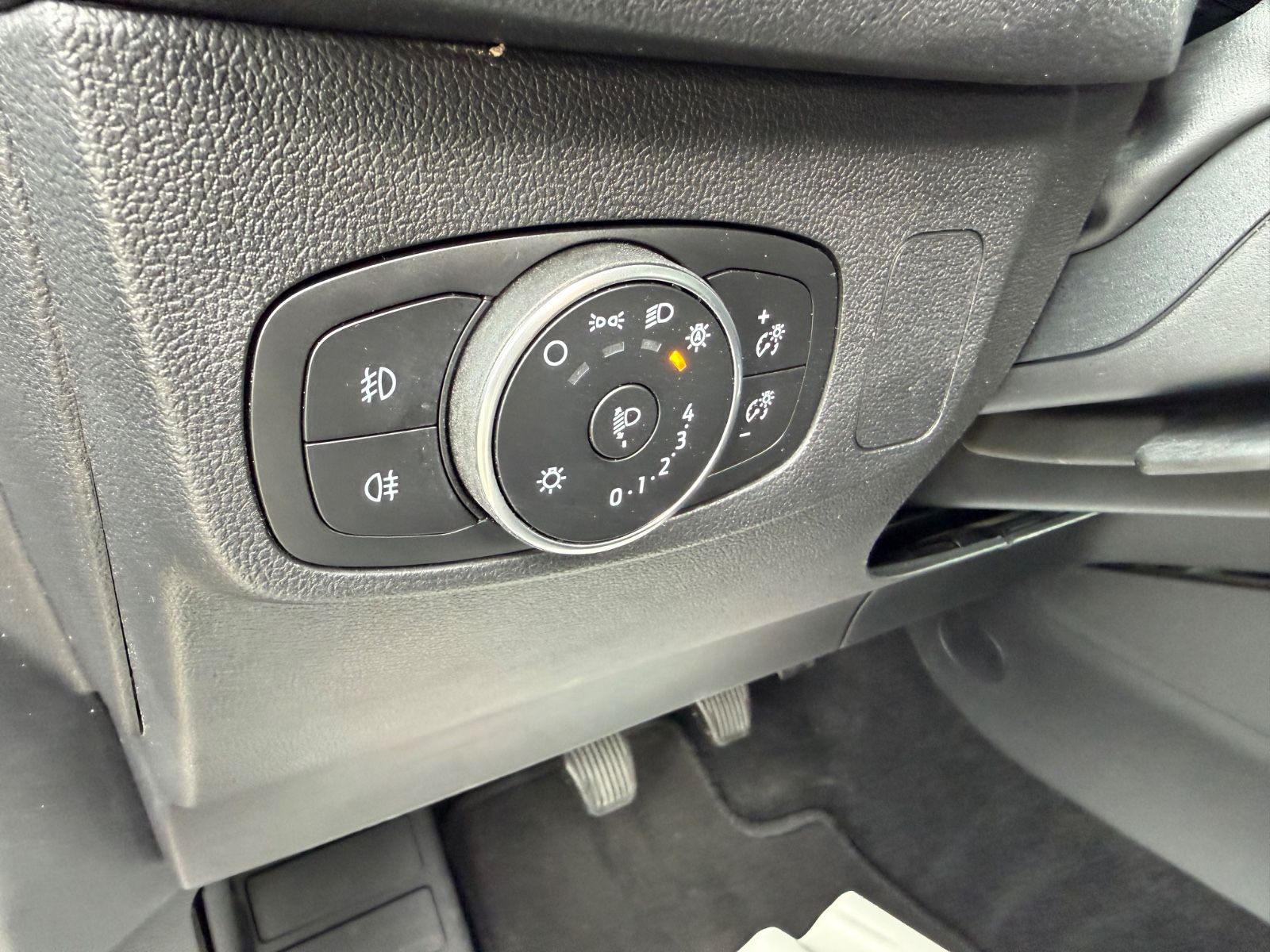 Fahrzeugabbildung Ford Focus Lim. Cool & Connect°Kamera°Navi°LED°1.Hand