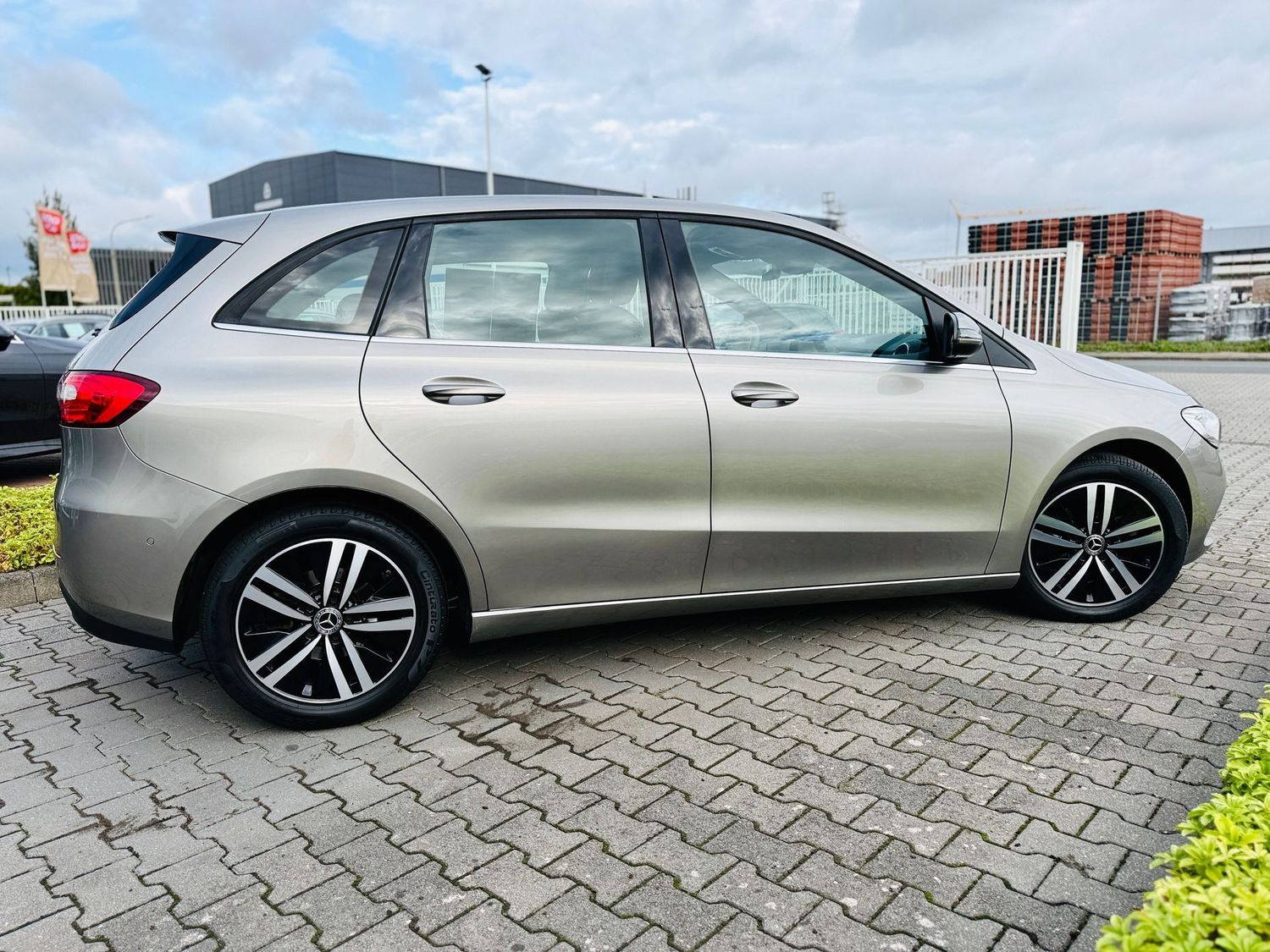 Fahrzeugabbildung Mercedes-Benz B 180 d, Autom, Distronic, PTS, RFK, Navi, Totw,