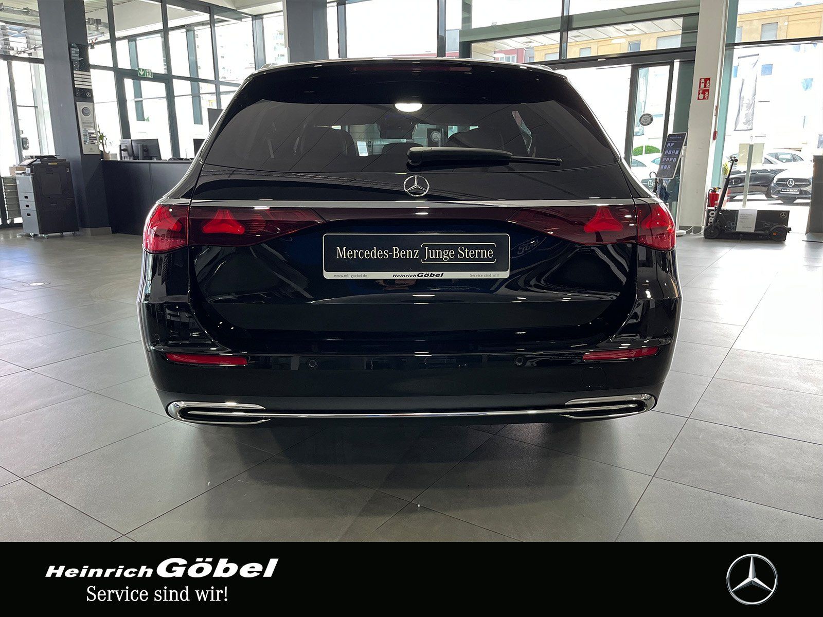Fahrzeugabbildung Mercedes-Benz E 220 d T AVANTGARDE+FAHR-ASSIST+360°+DIGITAL.L