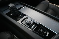 Fahrzeugabbildung Volvo XC60 B5 D AWD Autom. R-Design*STDHZG*PANO*H&K