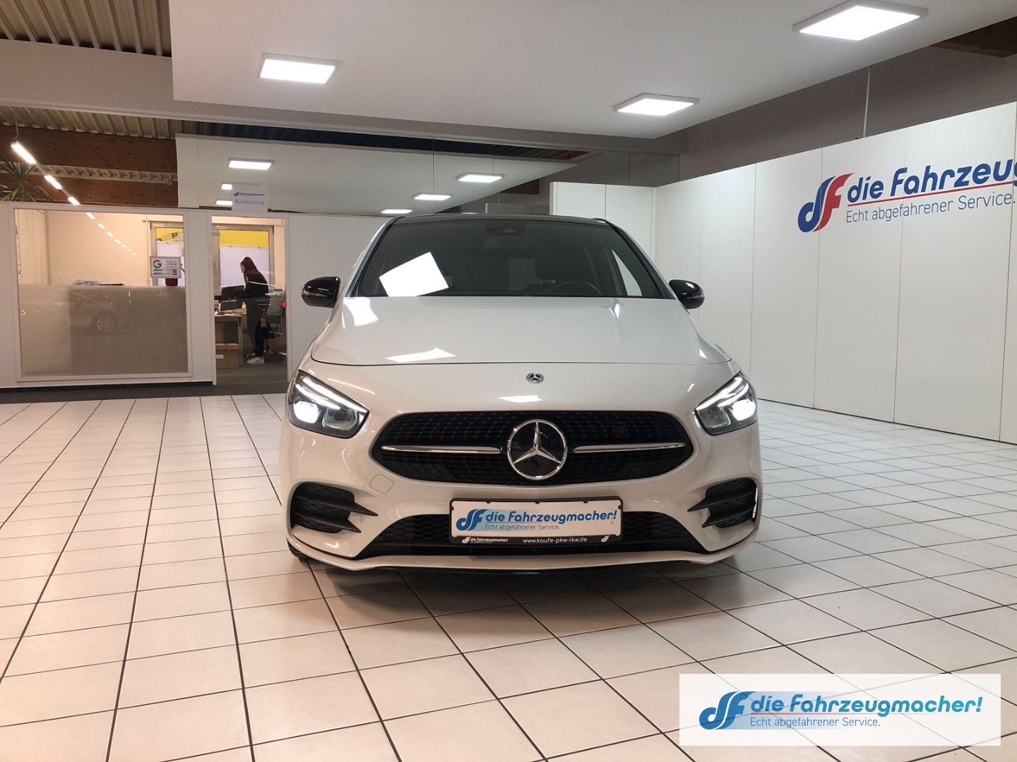 Fahrzeugabbildung Mercedes-Benz B 200 AMG Edition Sportpaket AHK Panodach Navi d