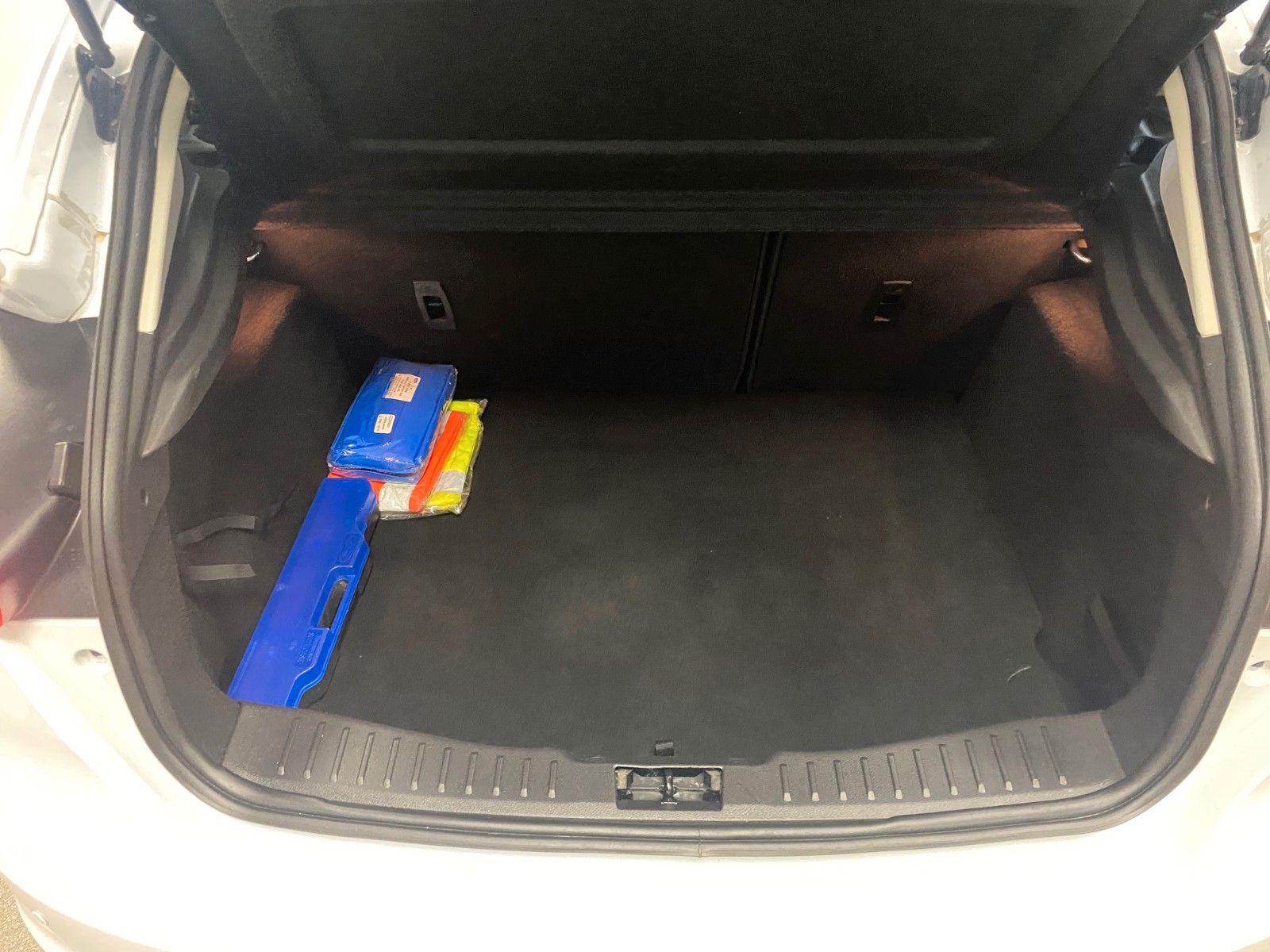 Fahrzeugabbildung Ford Focus 1.0 EcoBoost Titanium+NAVI+TELEFON+ALU+BC+