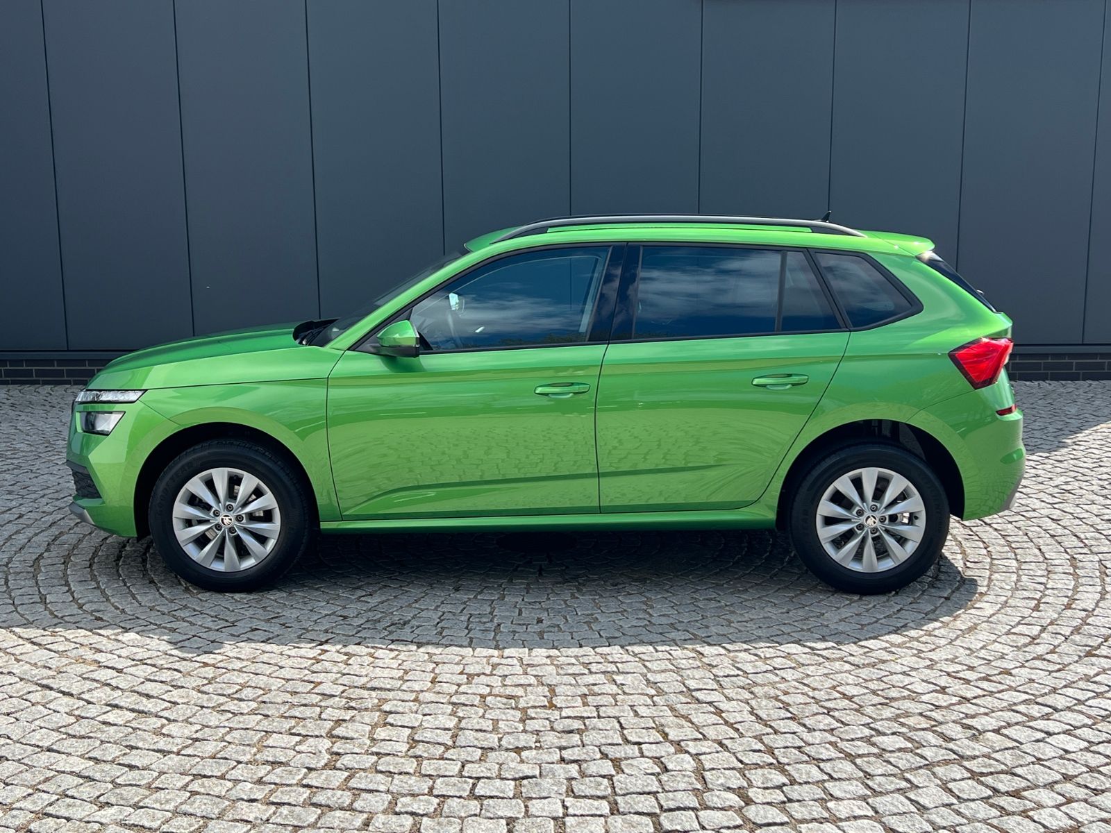 Fahrzeugabbildung SKODA Kamiq Ambition 1.0 TSI * AHK, LED, ACC, SmartLin