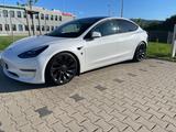 Tesla Model 3 Allradantrieb mit Dualmotor Performa...