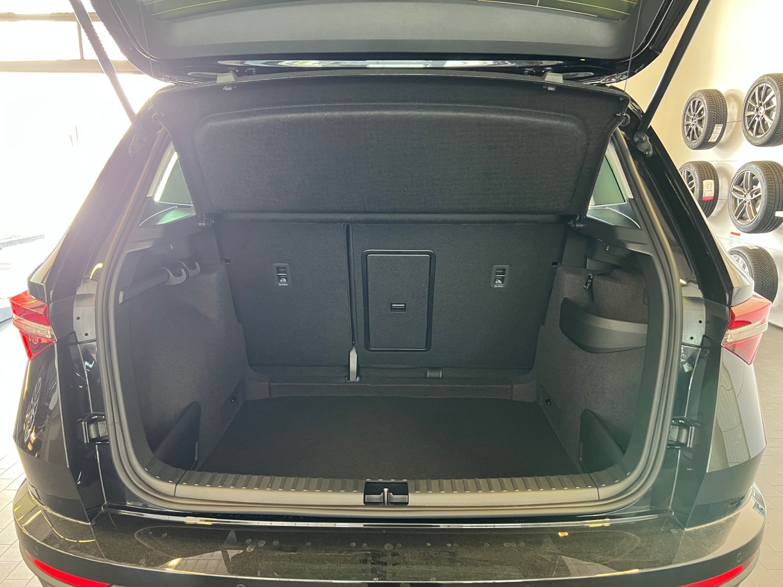 Fahrzeugabbildung SKODA Karoq Selection 1.5 TSI DSG *AHK, LED, 18"-LM*