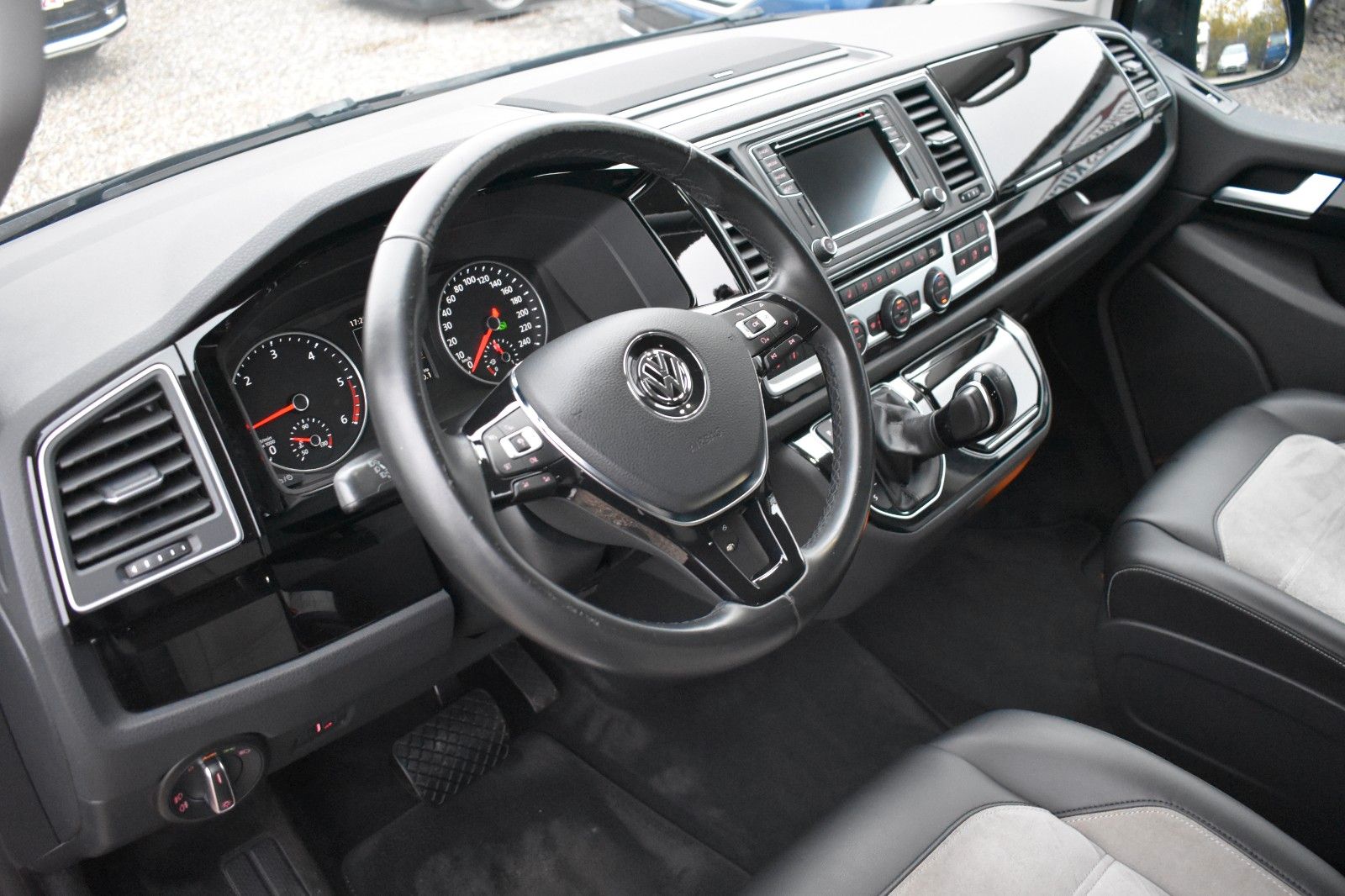 Fahrzeugabbildung Volkswagen T6 Multivan Highline 4Motion DYNAUDIO 1 Hand ACC