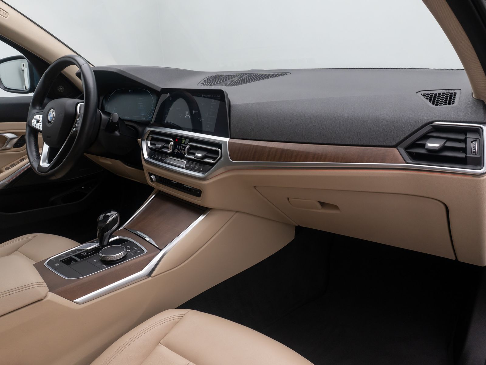 Fahrzeugabbildung BMW 330e xD Alarm HUD H/K DAB Memory Leder Sport