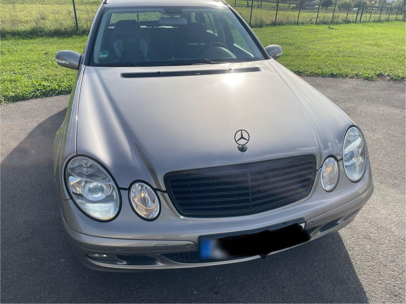 Mercedes-Benz E200 2005 — photo 11