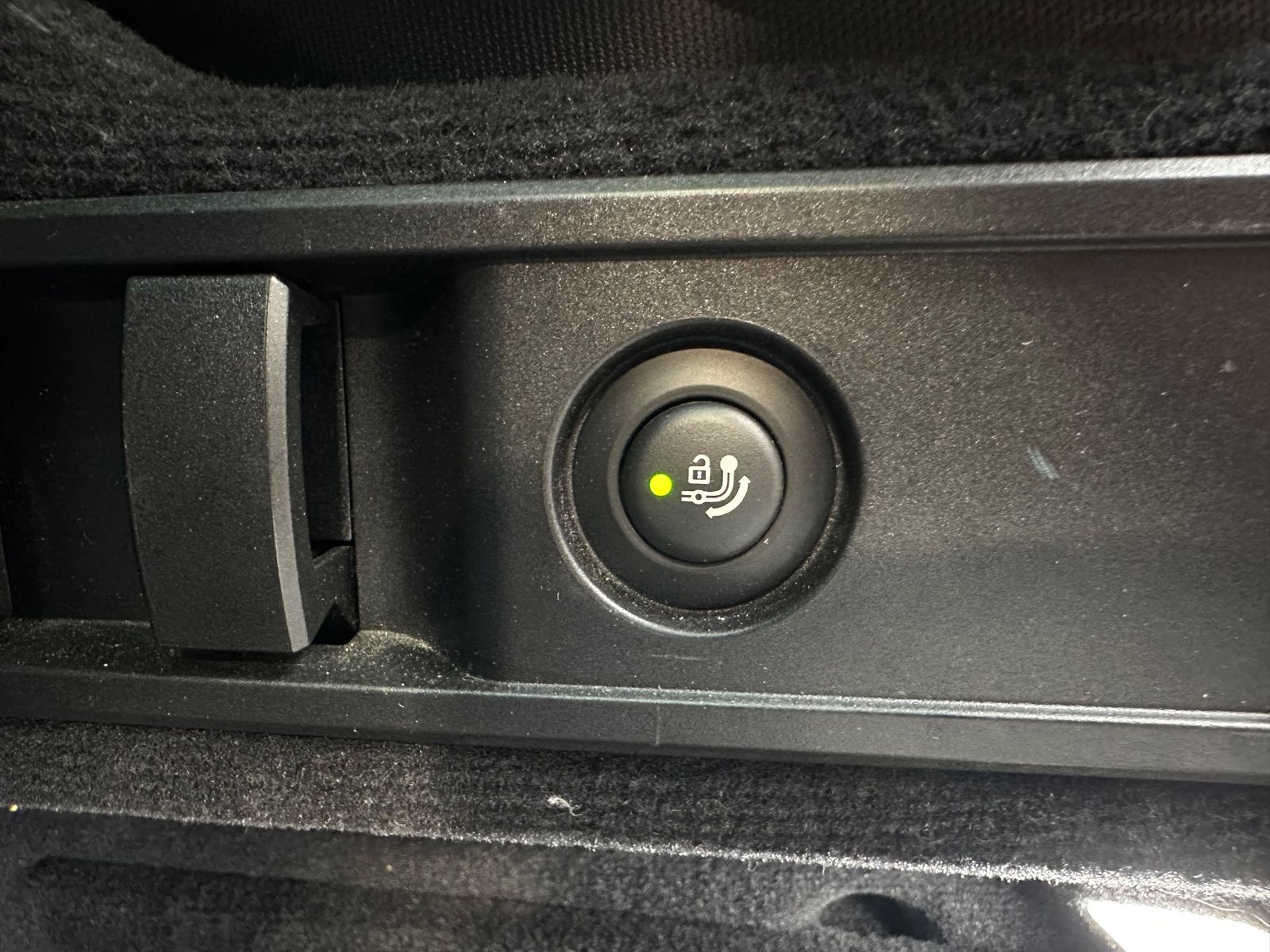 Fahrzeugabbildung BMW 330 e Touring M-Sport NAV+LED+PANO+AHK+HEAD-UP