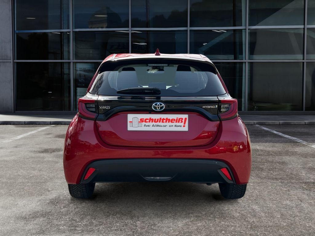 Fahrzeugabbildung Toyota Yaris Hybrid 1.5 VVT-i Team Deutschland