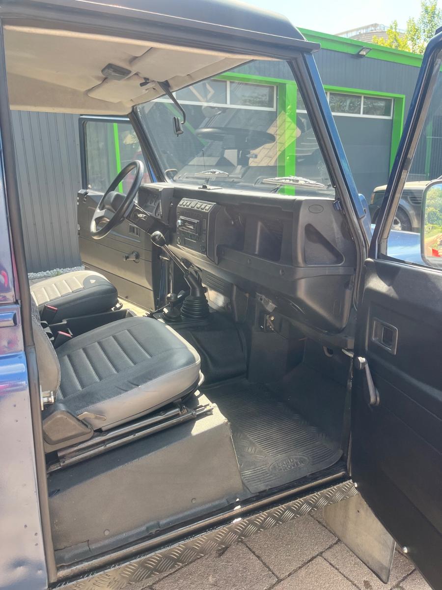 Land Rover Defender 2.5 TD5 90 E 122ch - Empattement court - CT récent - Carnet entretien - Attelage