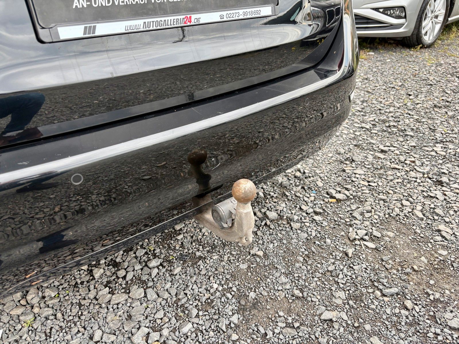 Fahrzeugabbildung BMW 318d Tour Aut. SPORT LINE Navi LED AHK Leder 1HD